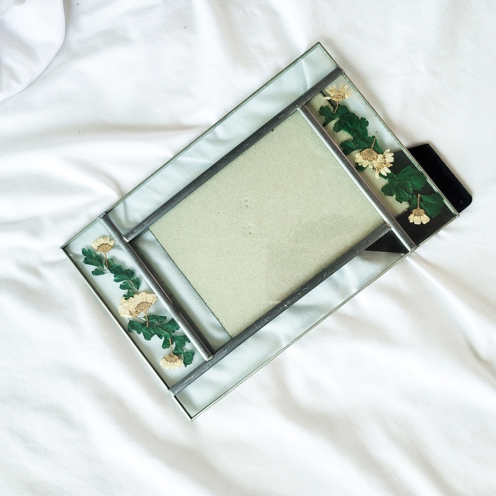 Real Floral Glass Frame 🍀